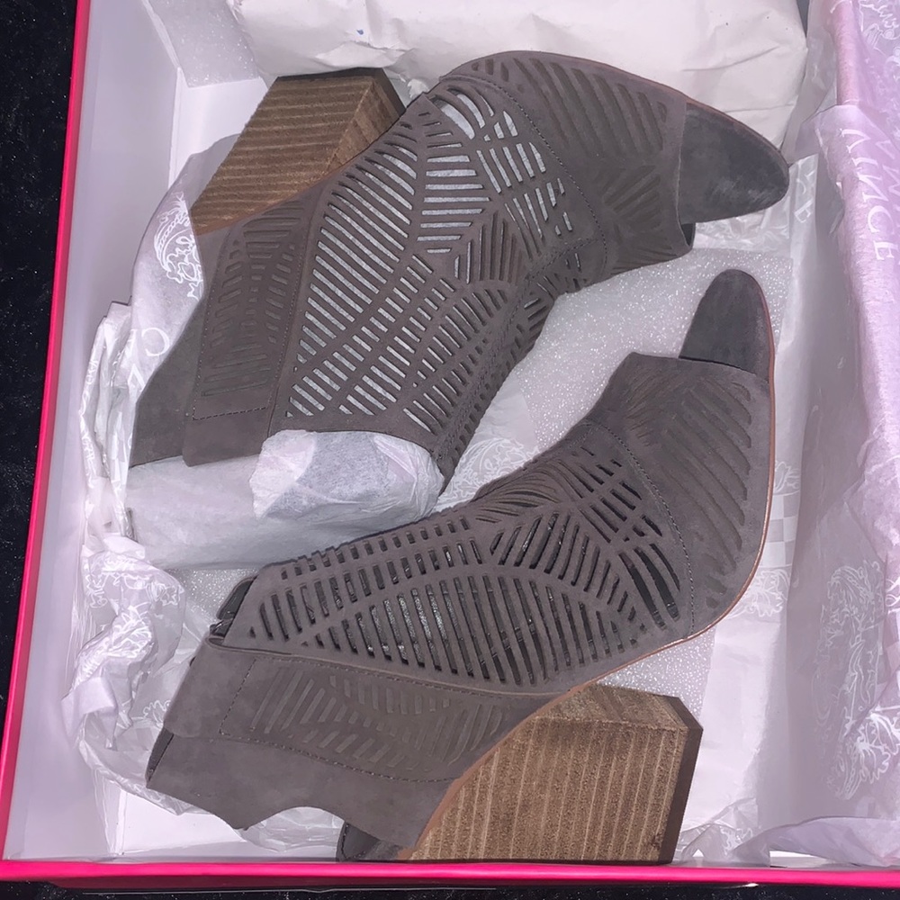 *NEW WITH BOX* Vince Camuto Kimora boots sz 5.5